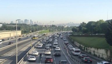 Kısıtlama sonrası İstanbul'da trafik yoğunluğu