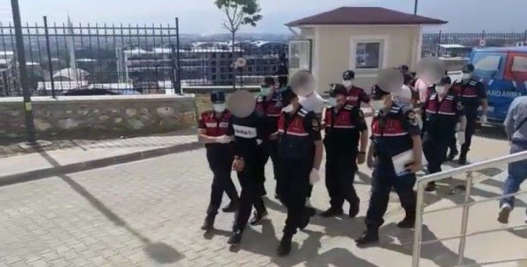 Jandarmadan zehir tacirlerine suçüstü; 5 kişi tutuklandı