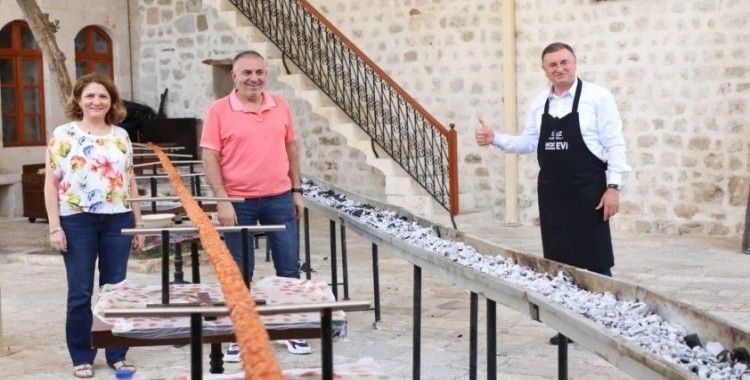 UNESCO Hatay Gastronomi Evi’nde 31 metrelik boru kebabı yapıldı