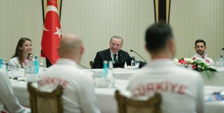 Cumhurbaşkanı Erdoğan, Avrupa ve Dünya şampiyonalarında madalya alan cimnastikçileri kabul etti