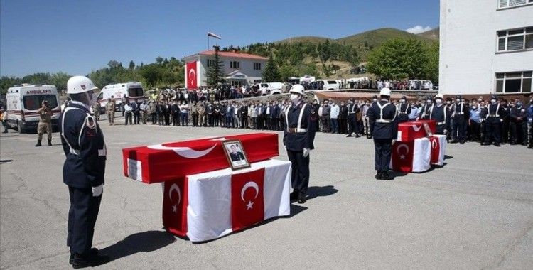 Bitlis'te şehitler uğurlandı