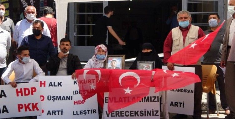 Annelerin HDP önündeki evlat nöbeti sürüyor