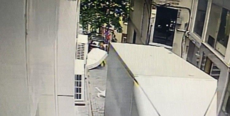 İstanbul’da dehşet anları: Genç kız kendini balkondan aşağıya attı