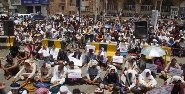 Yemen'in Taiz ilinde hayat pahalılığı ve yolsuzluğa karşı protestolar devam ediyor