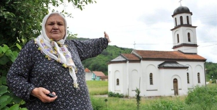 Boşnak nine Orloviç'in bahçesine izinsiz yapılan Ortodoks kilisenin yıkımına başlandı