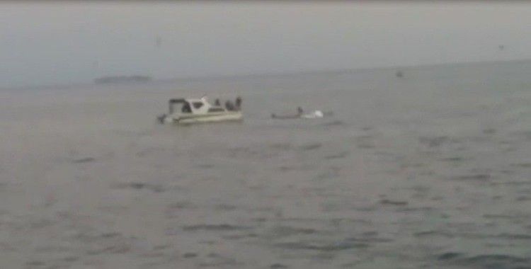 Küçükçekmece açıklarında bir tekne alabora oldu: 4 kişi kurtarıldı