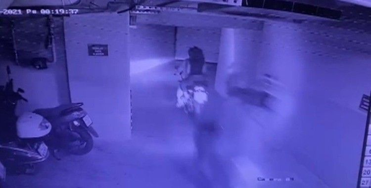 Kağıthane’de 2’si kız 4 motosiklet hırsızı kamerada