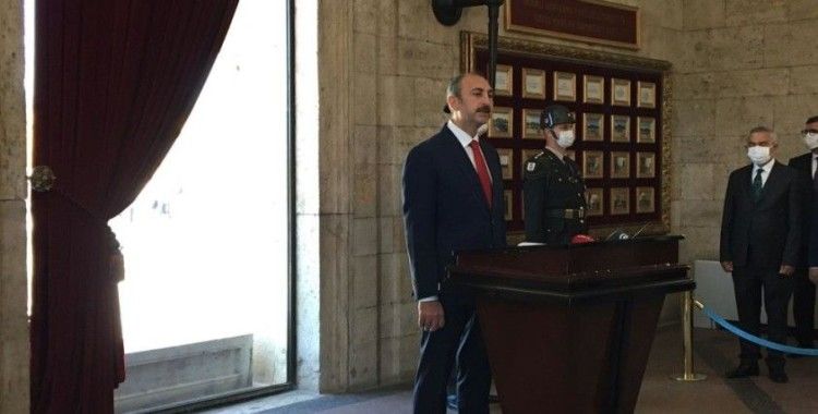 Bakan Gül ve yeni HSK üyeleri Anıtkabir'i ziyaret etti