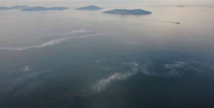 Sahilden adalara uzanan müsilaj tabakası drone ile görüntülendi