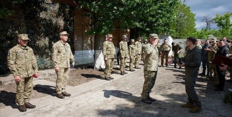 Ukrayna Devlet Başkanı Zelenskiy, Donbas cephesini ziyaret etti