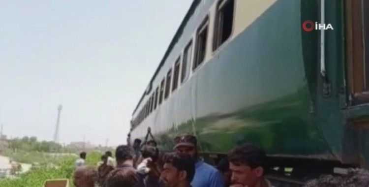 Pakistan'da yolcu treni raydan çıktı