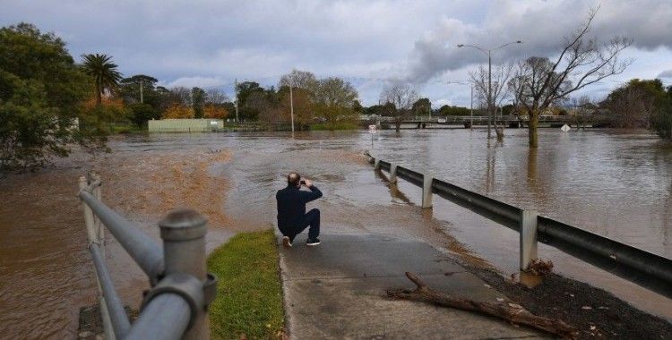 Avustralya’yı şiddetli rüzgar ve sel vurdu
