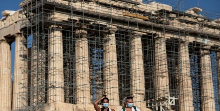 Atina Akropolisi'ne beton yol döşenmesi Yunanistan'da tepkiyle karşılandı