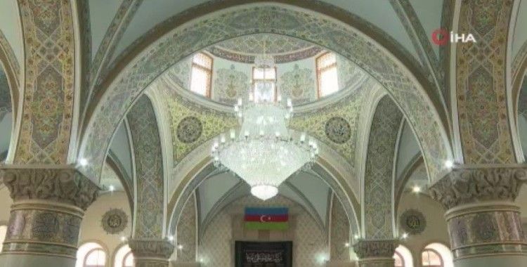 Azerbaycan’da Covid-19 nedeniyle kapatılan camiler yeniden ibadete açıldı