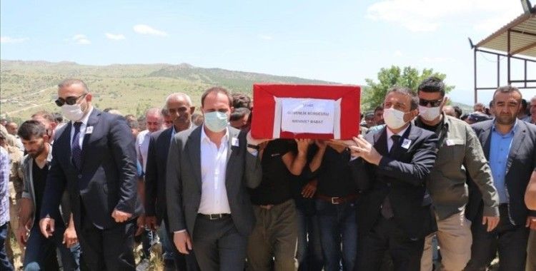 Siirt'te PKK'lı teröristlerin saldırısı sonucu şehit olan güvenlik korucusu son yolculuğuna uğurlandı