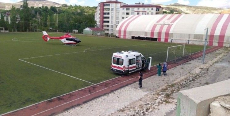 İnşaattan düşen işçi ambulans helikopterle sevk edildi