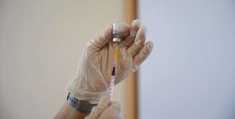 Türkiye'de nüfusun yaklaşık yüzde 25'ine birinci doz Kovid-19 aşısı uygulandı