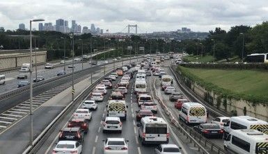 Kısıtlama sonrası İstanbul'da trafik yoğunluğu