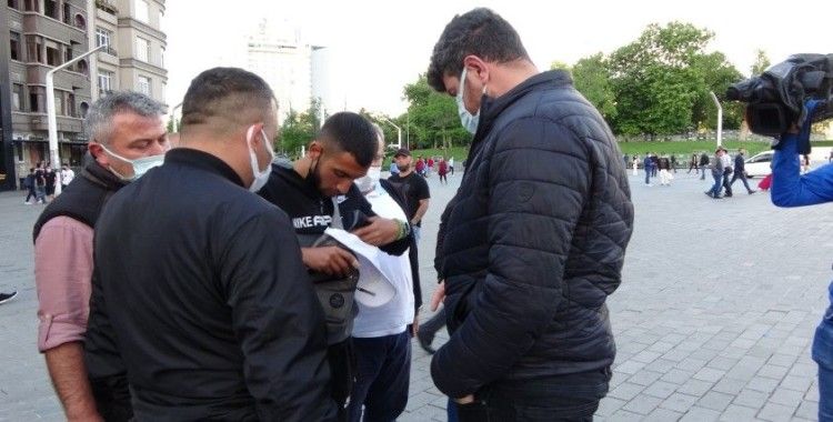 Taksim'de fahiş fiyatla parfüm satanları polis ve zabıta ekipleri yakaladı