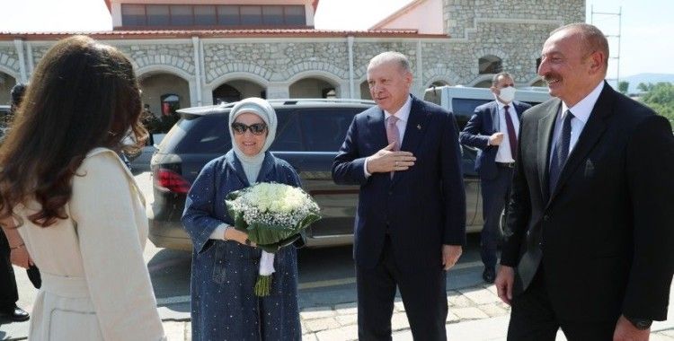 Cumhurbaşkanı Erdoğan, Şuşa’da resmi törenle karşılandı