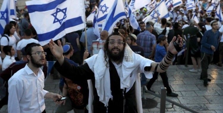 İsrail'de fanatik Yahudilerden bayrak yürüyüşü