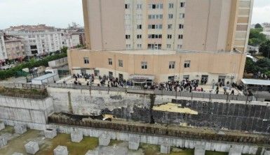 İstanbul'daki hastanede aşı yoğunluğu drone ile havadan görüntülendi