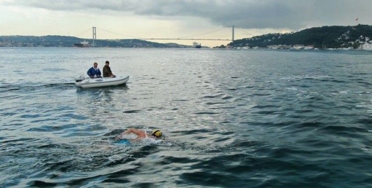 Mersin’den Kıbrıs’a yüzmek için İstanbul Boğazında antrenman