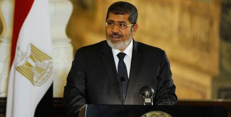 Mahkeme salonunda vefatının 2. yılında Muhammed Mursi