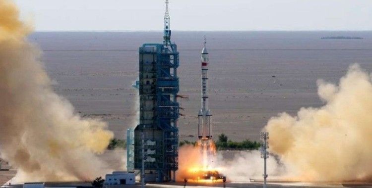 Çin, yeni uzay istasyonunda görev alacak ilk mürettebatı taşıyan Shenzhou-12'yi başarıyla fırlattı