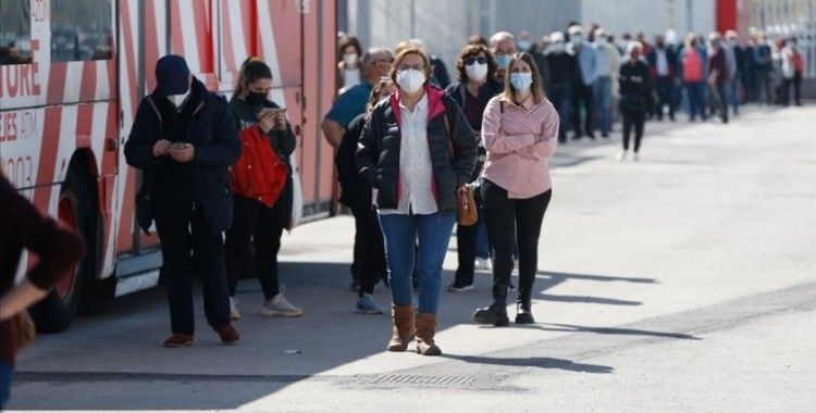 İspanya 26 Haziran'dan itibaren açık alanda maske kullanma zorunluluğunu kaldırıyor