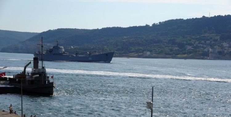 Rus savaş gemisi ’Saratov’ Çanakkale Boğazı’ndan geçti