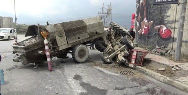 Başakşehir'de beton yüklü traktör devrildi