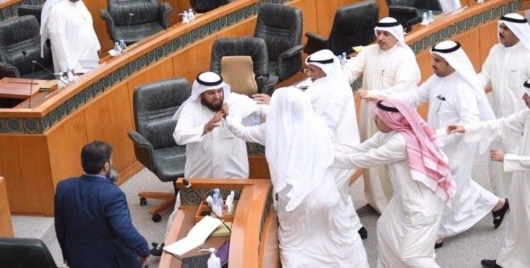 Kuveyt parlamentosunda kavga