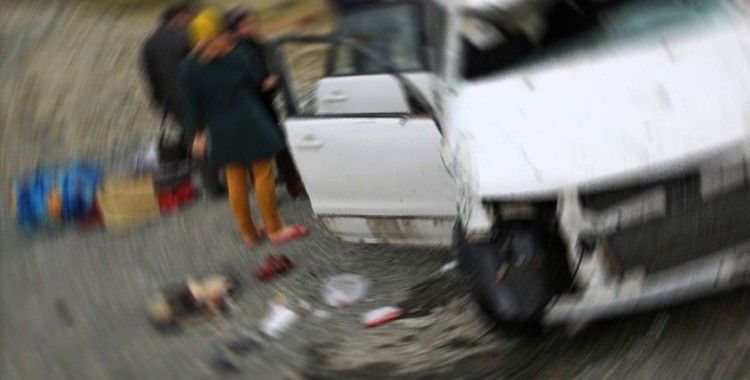 İran'ın kuzeybatısında gazetecileri taşıyan otobüs kaza yaptı: 2 ölü