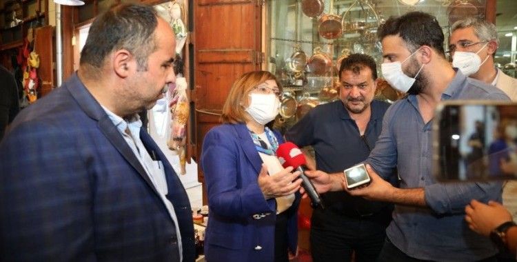 Gaziantep Büyükşehir Belediye Başkanı Fatma Şahin, tarihi çarşılarda yürütülen çalışmaları inceledi