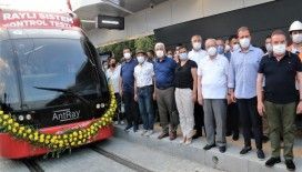 Antalya’da 3. Etap Raylı Sitemin test sürüşü CHP’li 10 büyükşehir belediye başkanının katılımıyla başladı