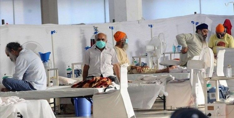 Hindistan'da son 24 saatte Kovid-19 nedeniyle ölenlerin sayısı 500'ün altına düştü