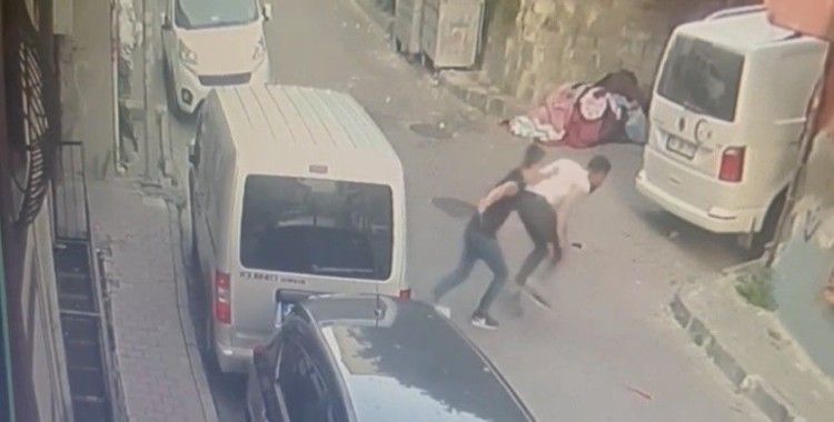 İstanbul’da korkunç cinayet kamerada: Yaralı halde motorla kaçtı, hastanede öldü