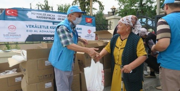 Diyanet Vakfı Kırgızistan’da 6 bin aileye kurban eti dağıttı
