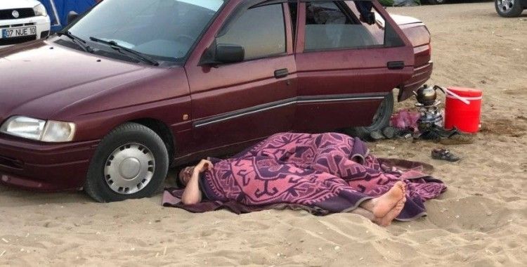 Oteller yüzde yüz doldu, dışarıda kalan tatilciler araçlarında ya da yerde uyudu