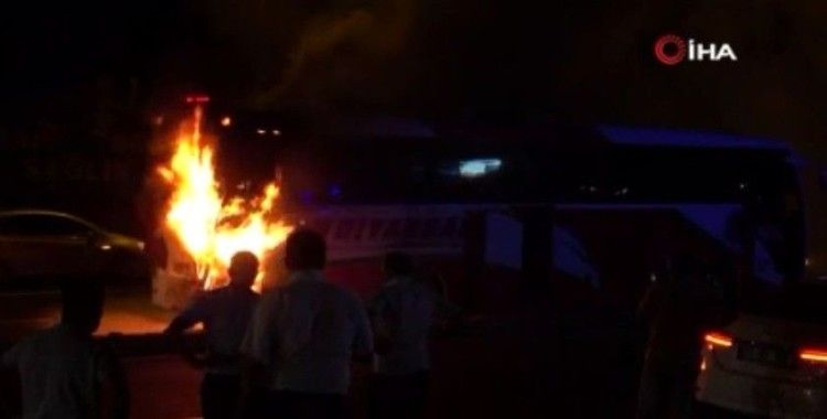 Diyarbakır’da faciadan dönüldü: Yolcu otobüsü seyir halindeyken cayır cayır yandı