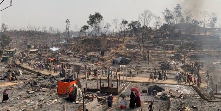 Bangladeş'te Arakanlı Müslümanların kaldığı kampta yangın çıktı
