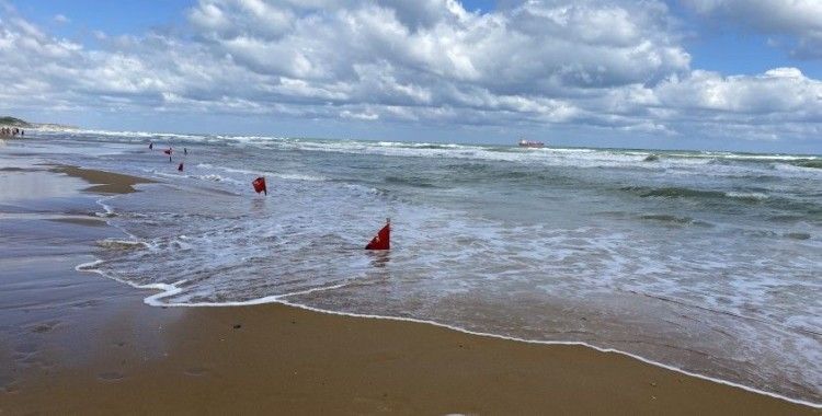 Sarıyer'de kötü hava koşulları nedeniyle denize girmek yasaklandı