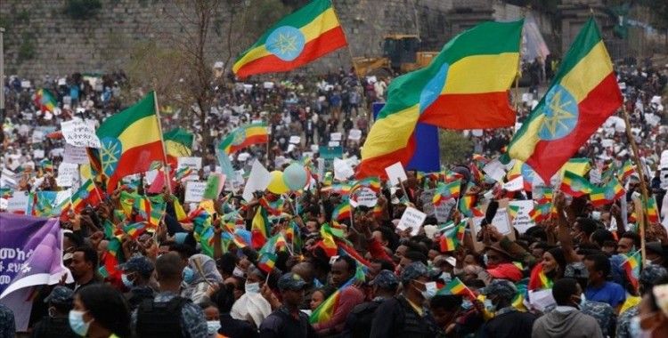 Etiyopya'da on binlerce kişi Tigraylı isyancılara karşı gösteri yaptı