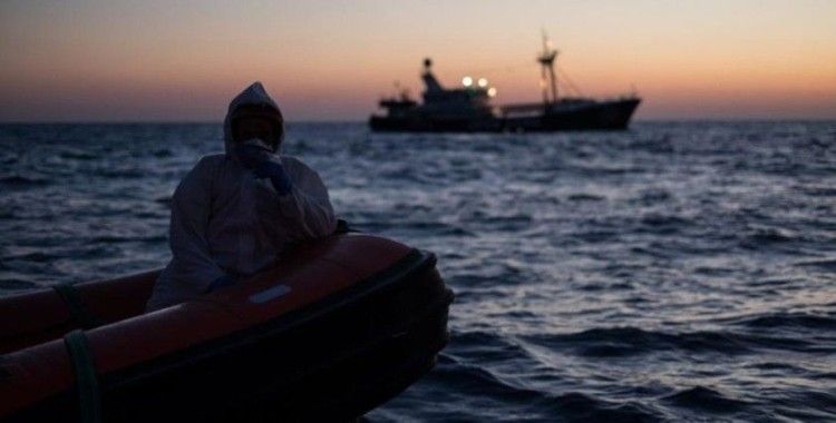 Libya açıklarında düzensiz göçmenleri taşıyan bot alabora oldu: 57 ölü