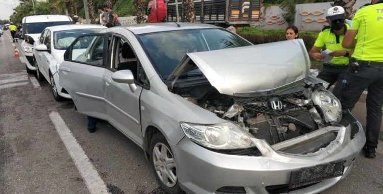 Samsun’da 4 aracın karıştığı zincirleme kazada 1 polis yaralandı