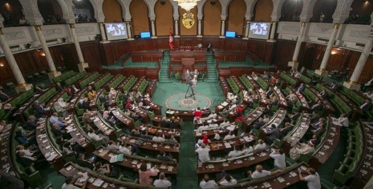 Tunus Meclisindeki partilerin çoğu Cumhurbaşkanı Said'in darbe girişimini anayasaya aykırı buluyor