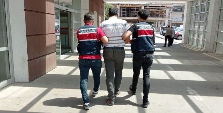 Teröristlere kıyafet temin eden eski öğretmen tutuklandı