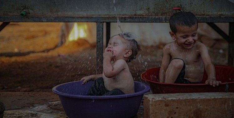 Suriye'deki kamplarda yaşayan siviller aşırı sıcaklarla da mücadele ediyor