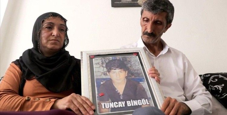 'Evlat nöbeti' tutan Bingöl ailesi, oğullarına kavuşacağı günü bekliyor